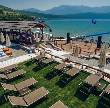Vacation House At Lustica Bay In Montenegro アパート ポドゴリツァ