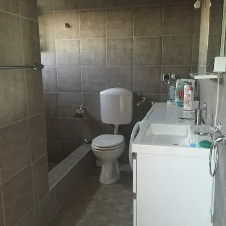 アパート Vacation House At Lustica Bay In Montenegro ポドゴリツァ