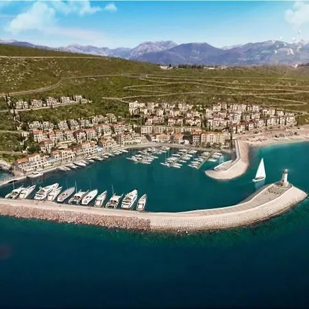 Vacation House At Lustica Bay In Montenegro アパート