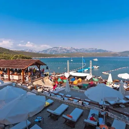 Vacation House At Lustica Bay In Montenegro Appartement *